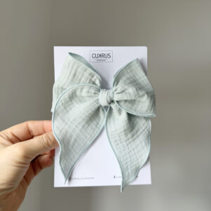 Žalias kaspinas mergaitei